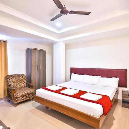 Hotel Golden Bliss بونديتْشيري المظهر الخارجي الصورة