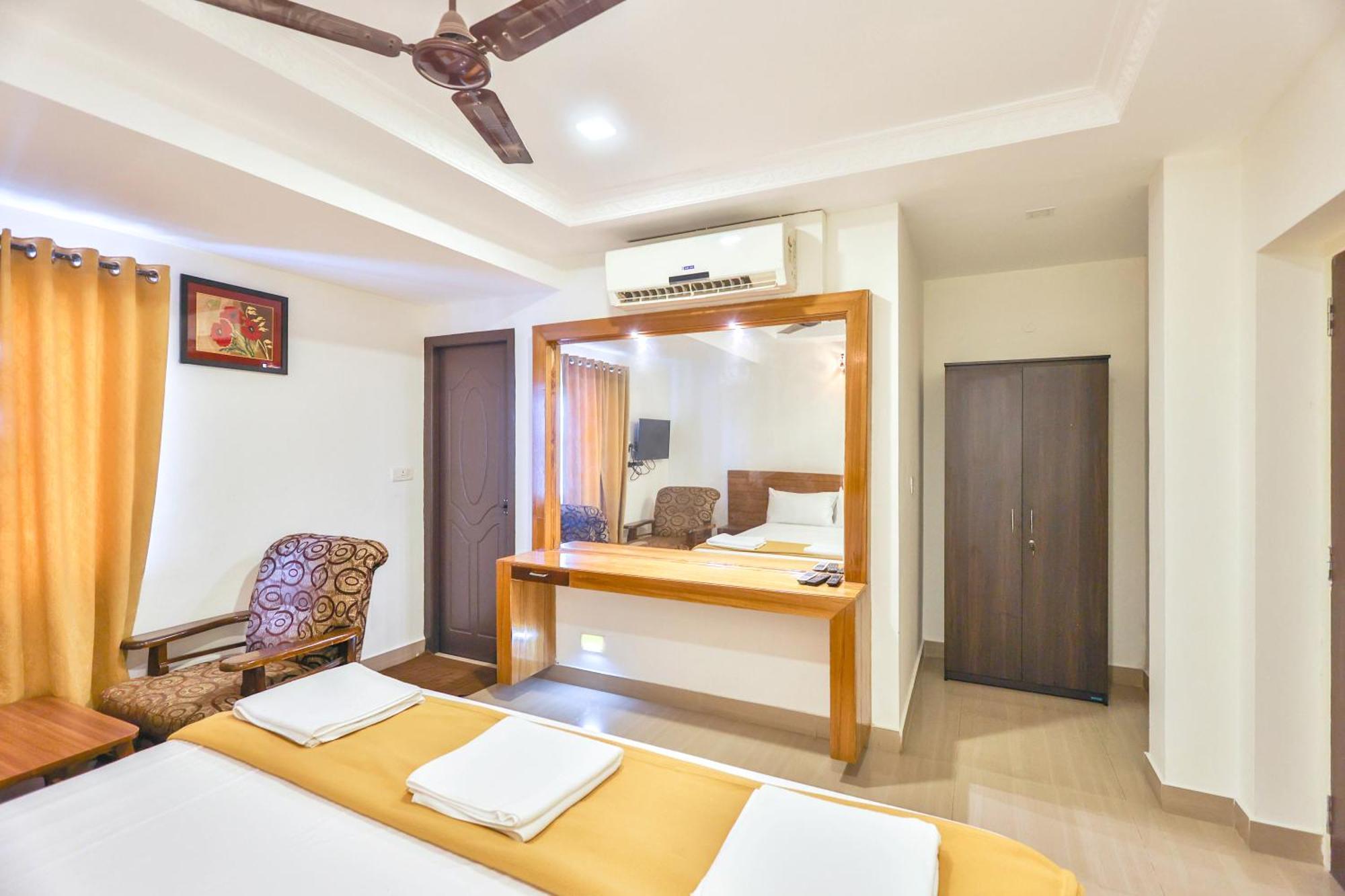 Hotel Golden Bliss بونديتْشيري المظهر الخارجي الصورة