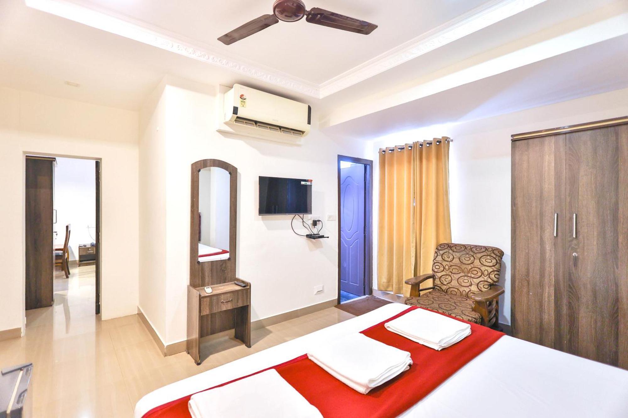 Hotel Golden Bliss بونديتْشيري المظهر الخارجي الصورة