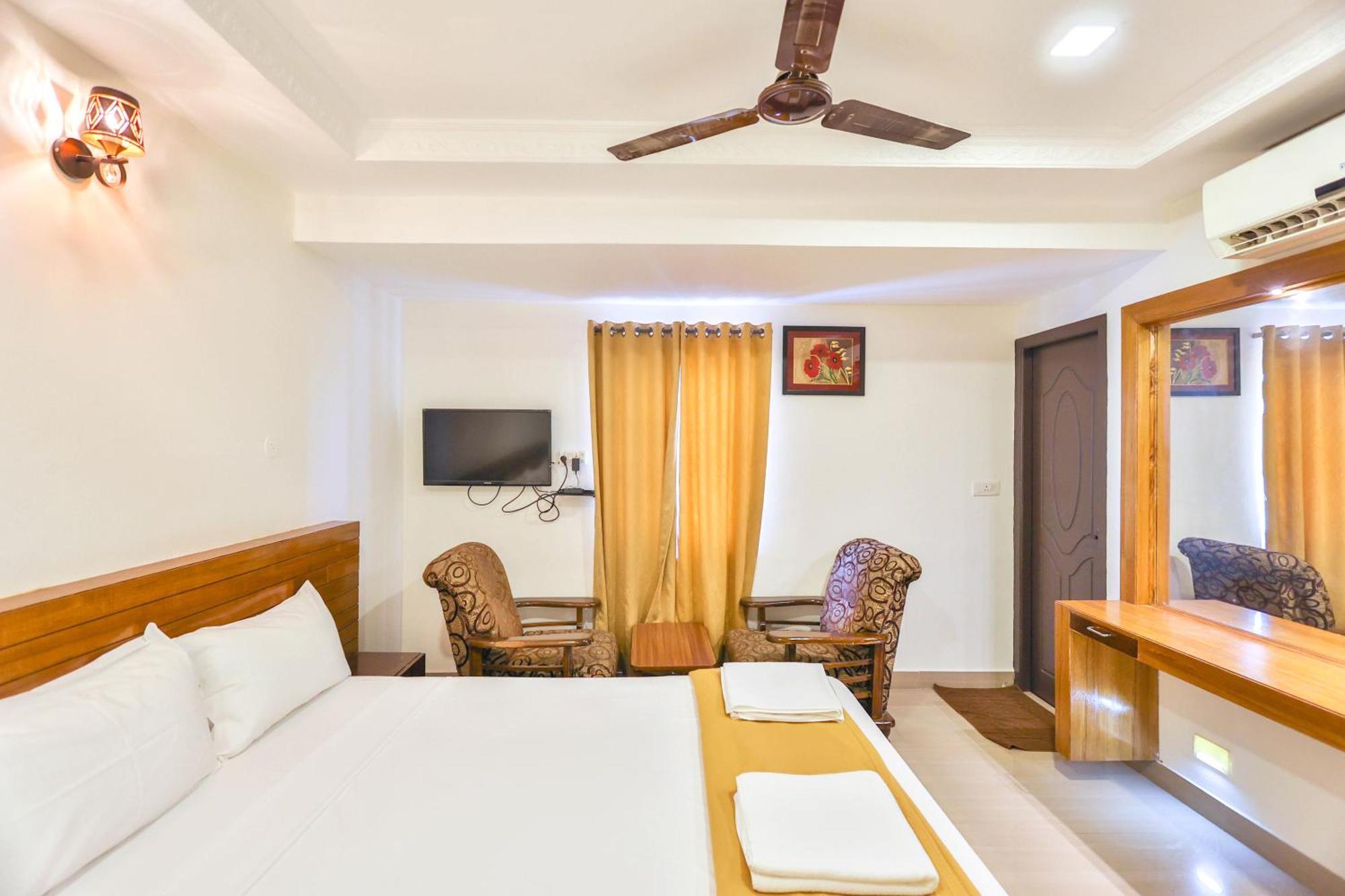 Hotel Golden Bliss بونديتْشيري المظهر الخارجي الصورة