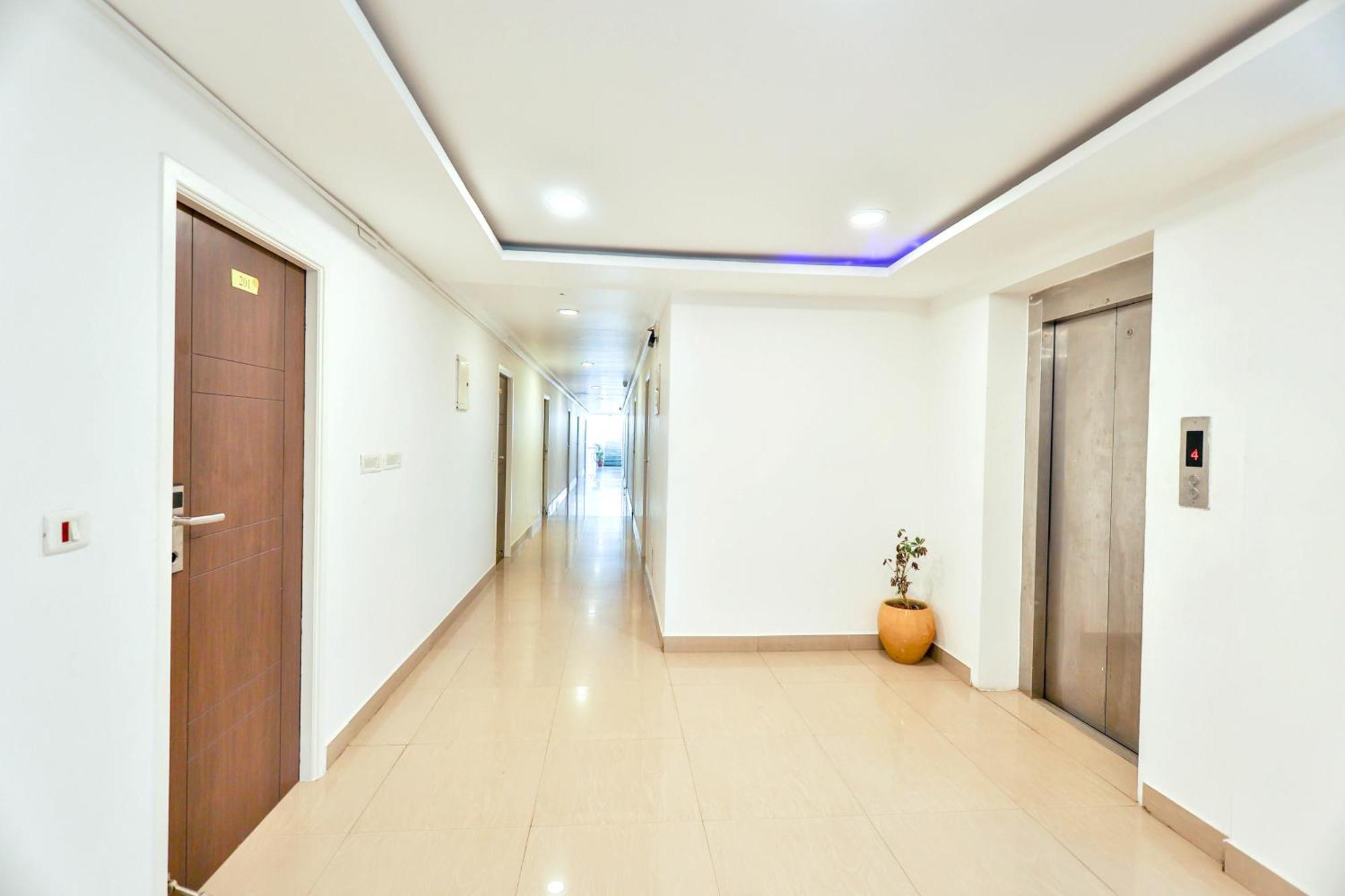 Hotel Golden Bliss بونديتْشيري المظهر الخارجي الصورة