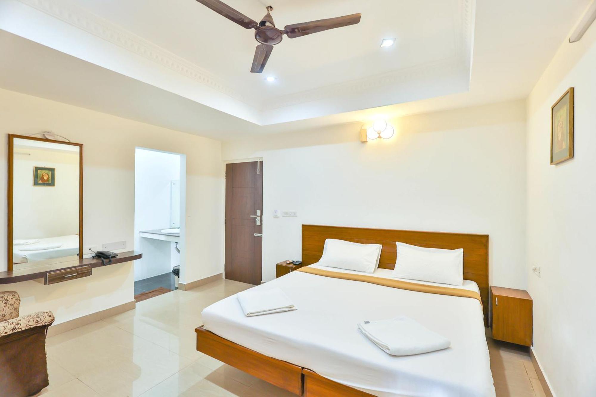 Hotel Golden Bliss بونديتْشيري المظهر الخارجي الصورة
