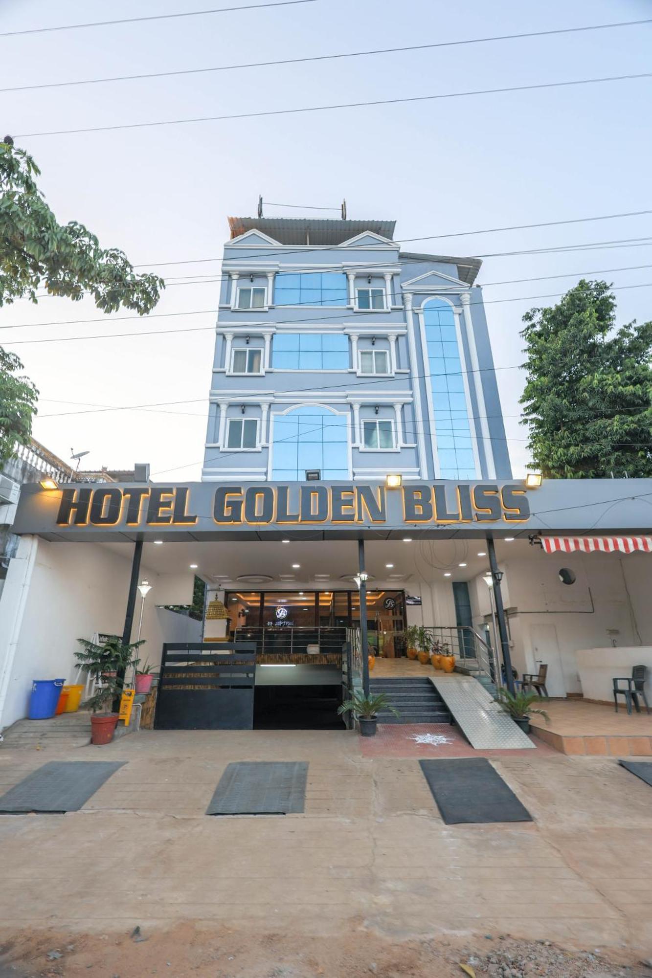 Hotel Golden Bliss بونديتْشيري المظهر الخارجي الصورة