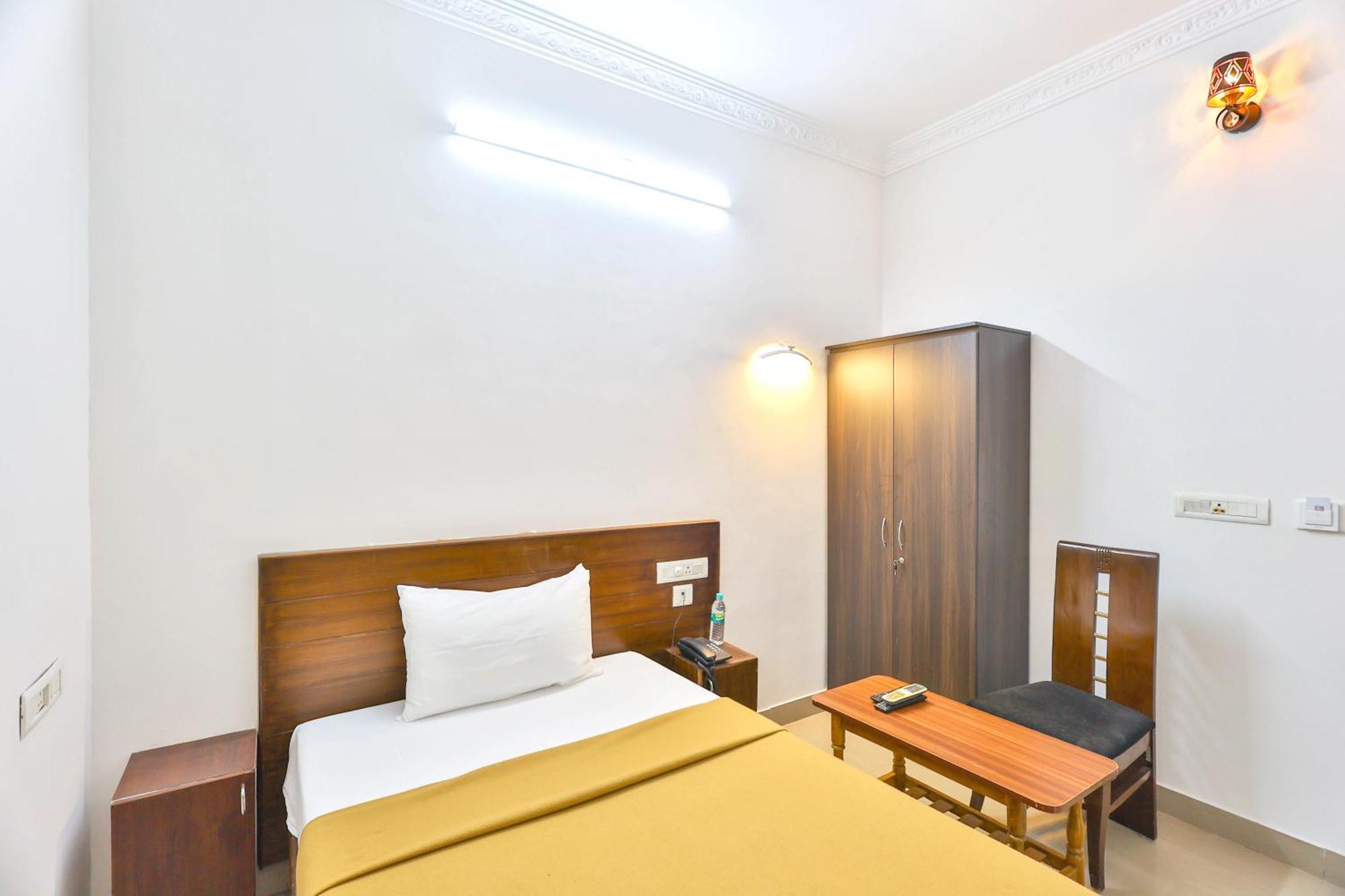 Hotel Golden Bliss بونديتْشيري المظهر الخارجي الصورة